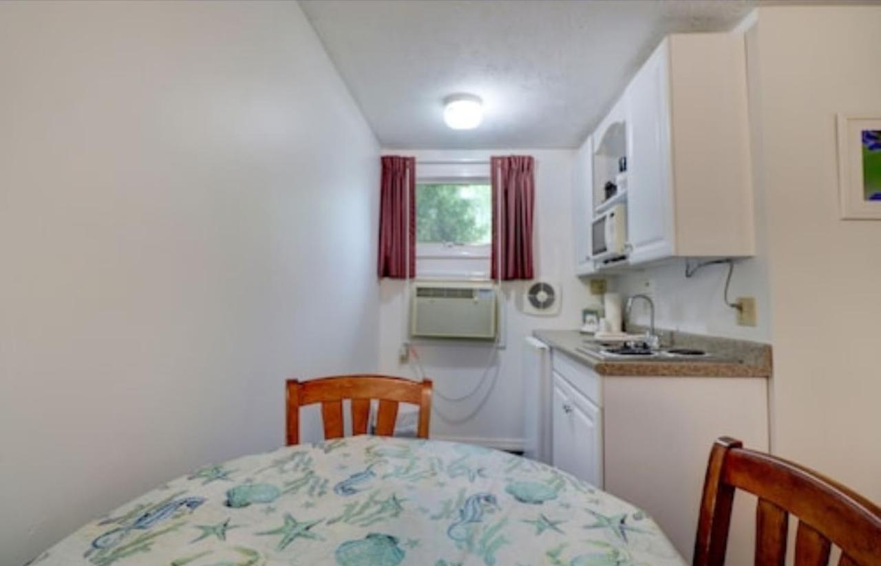 Carriage House Motel Cottages & Suites Веллс Екстер'єр фото